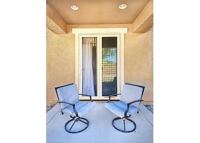 Spacious Desert Suite Minutes To Phoenix Fun - Pet Friendly!